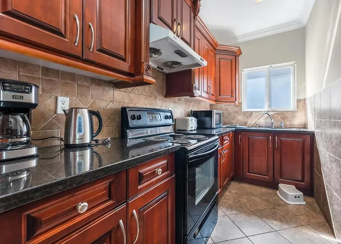 Share Home 1Bd Suite In Coquitlam